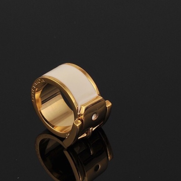 Michael Kors MK Belt Buckle Ring White Enamel & Gold Size 6 or 7 - Picture 8 of 8